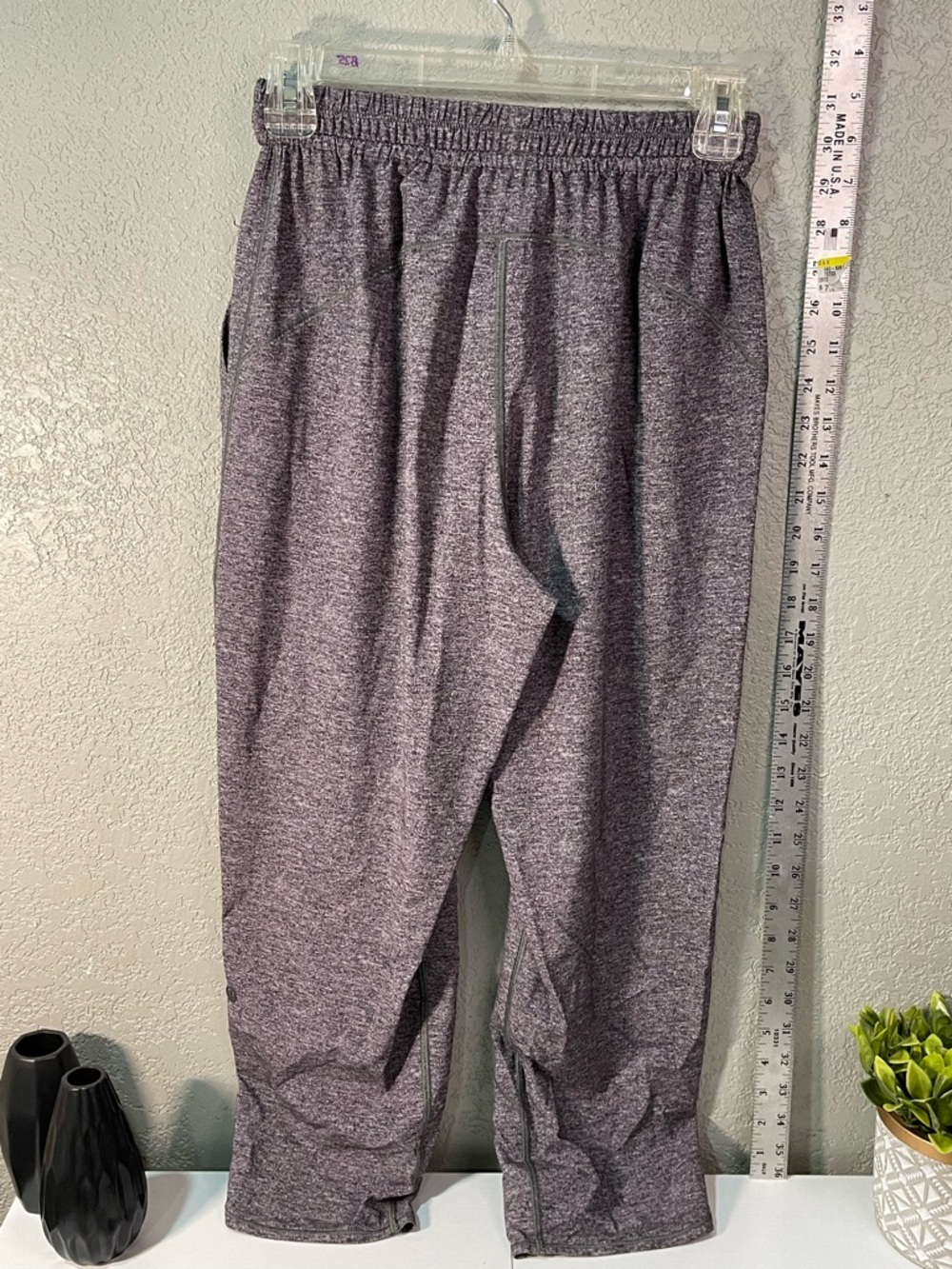 lululemon athletica Women’s Heathered Charcoal Jogger Pants - Picture 3 of 3